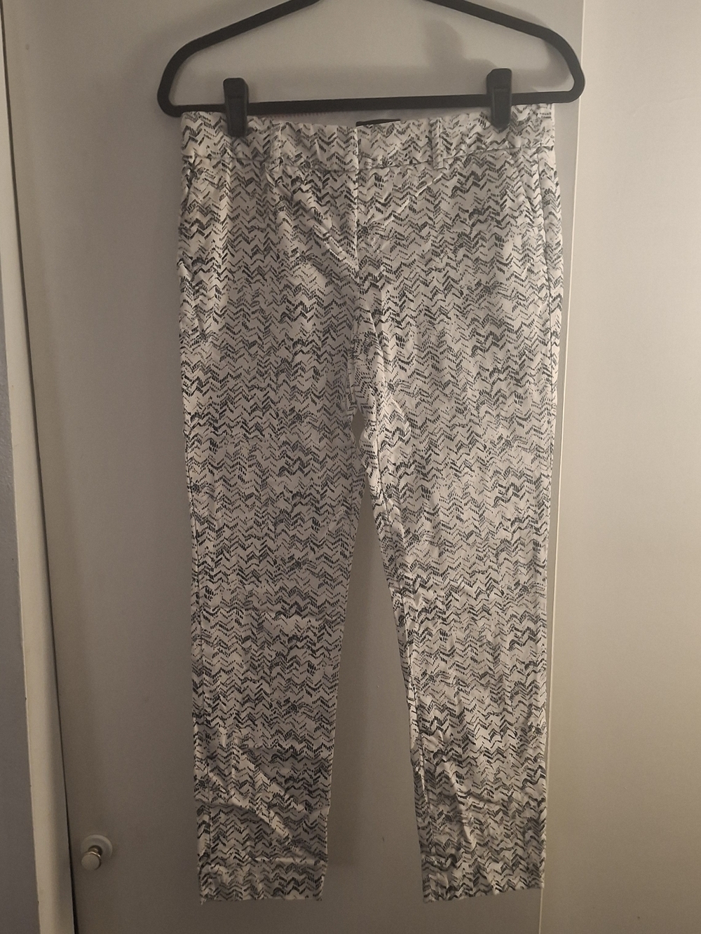 Willi Smith Women's White & Black Patterned Slim Ankle Pants